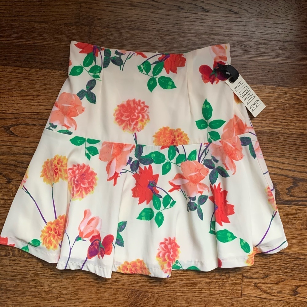 NWT BB Dakota Skirt